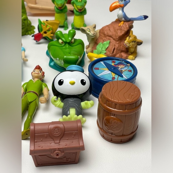 Mix Disney Action Figures Accessories lot - Picture 2 of 11